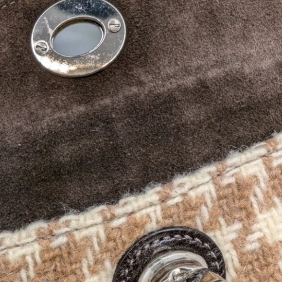 Pristine 2005 Coach Wool Houndstooth & Suede Turn-lock Wristlet - Picture 5 of 10